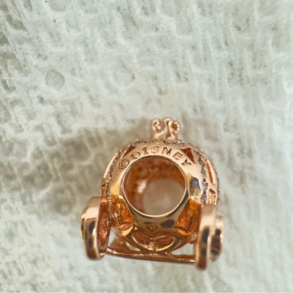 🆕Disney Cinderella Sparkling Carriage Charm - Picture 6 of 8